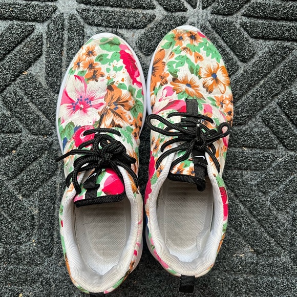 Nike Roshe Run Floral Running - Picture 2 of 9